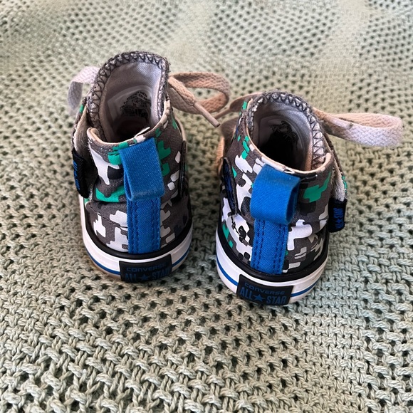 High Top Converse Size 5 Toddler - Picture 4 of 7